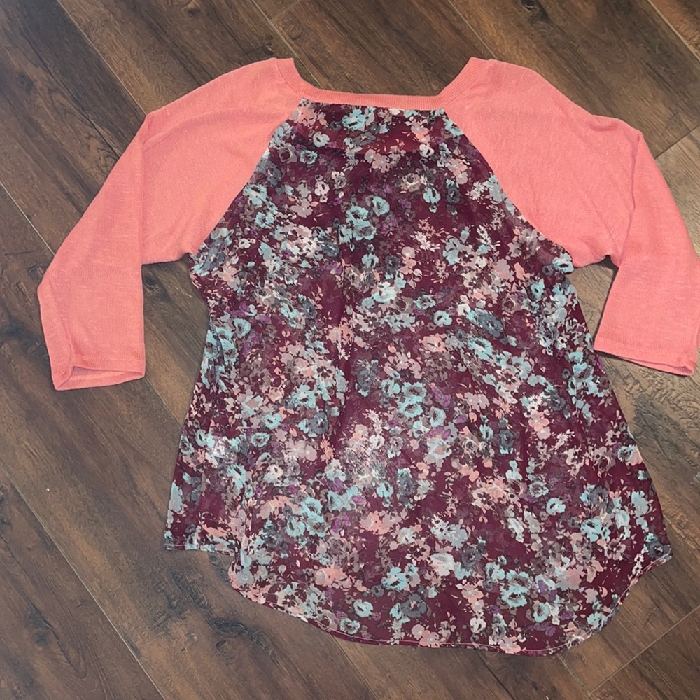Floral Vanity Blouse - Picture 2 of 4